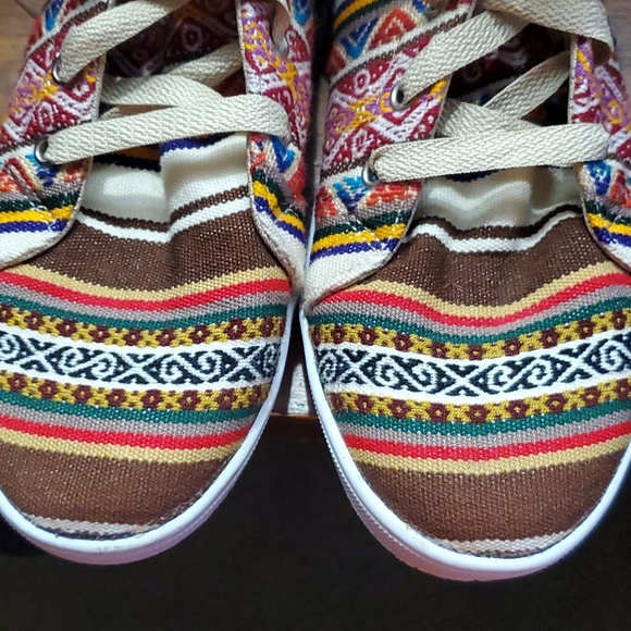 Crazy Andean Shoes Sz 8 Multi-color - Picture 8 of 8